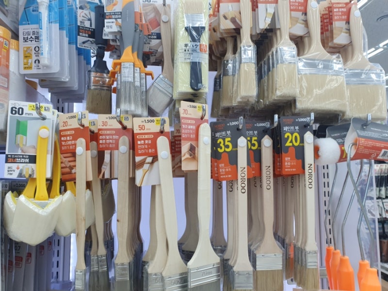 다이소 수성페인트, 젯소, 바니쉬, 락카스프레이, 페인트붓, 실리콘 가격