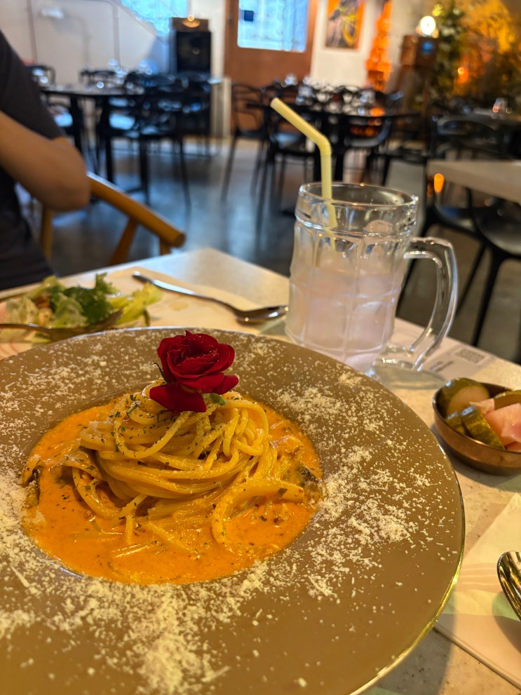  압구정 맛집 어썸로즈 가로수길점:) 분위기 좋은 파스타, 스테이크맛집