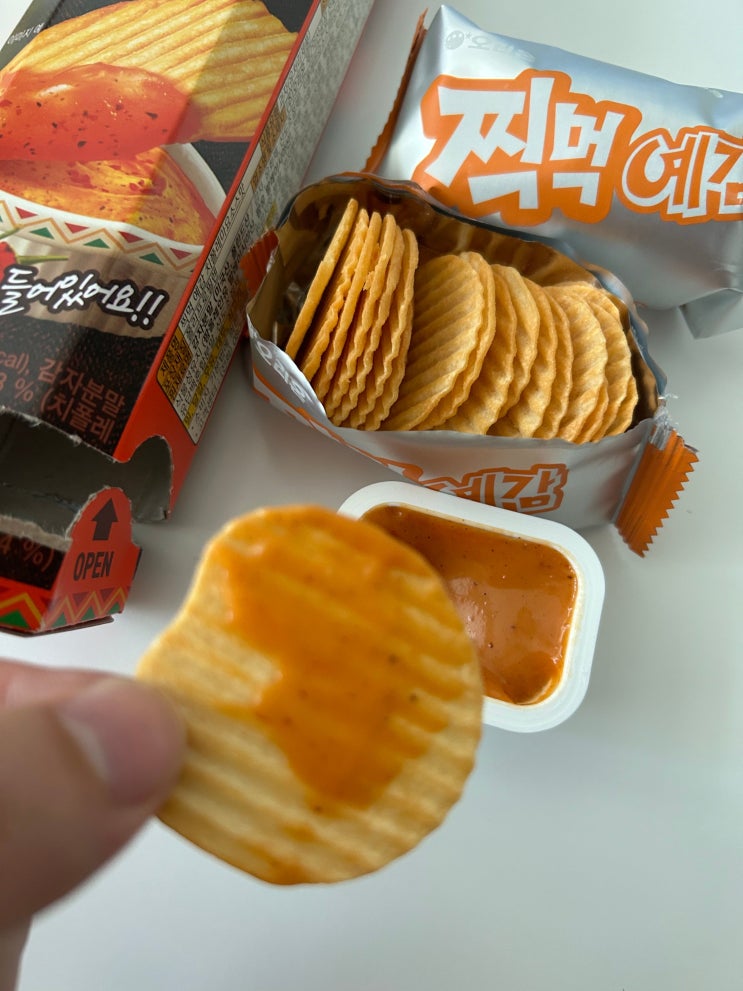  맥주와 어울리는 중독성 있는 소스의 신상 감자칩 <오리온 찍먹 예감 치폴레마요소스맛>