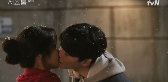 '서초동' <b>문가영</b>, <b>이종석</b>과 <b>연애</b> 시작…父 김태훈 체포돼... 