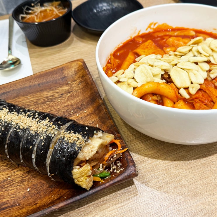  압구정역 맛집 보슬보슬 떡볶이&김밥 분식 점심 내돈내산