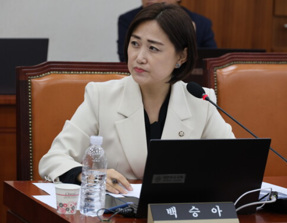  남학생이 여교사에 성기 사진 보냈는데, 교권 침해 아님?“상식 무시한 판단”… 교보위 개혁 시급합니다