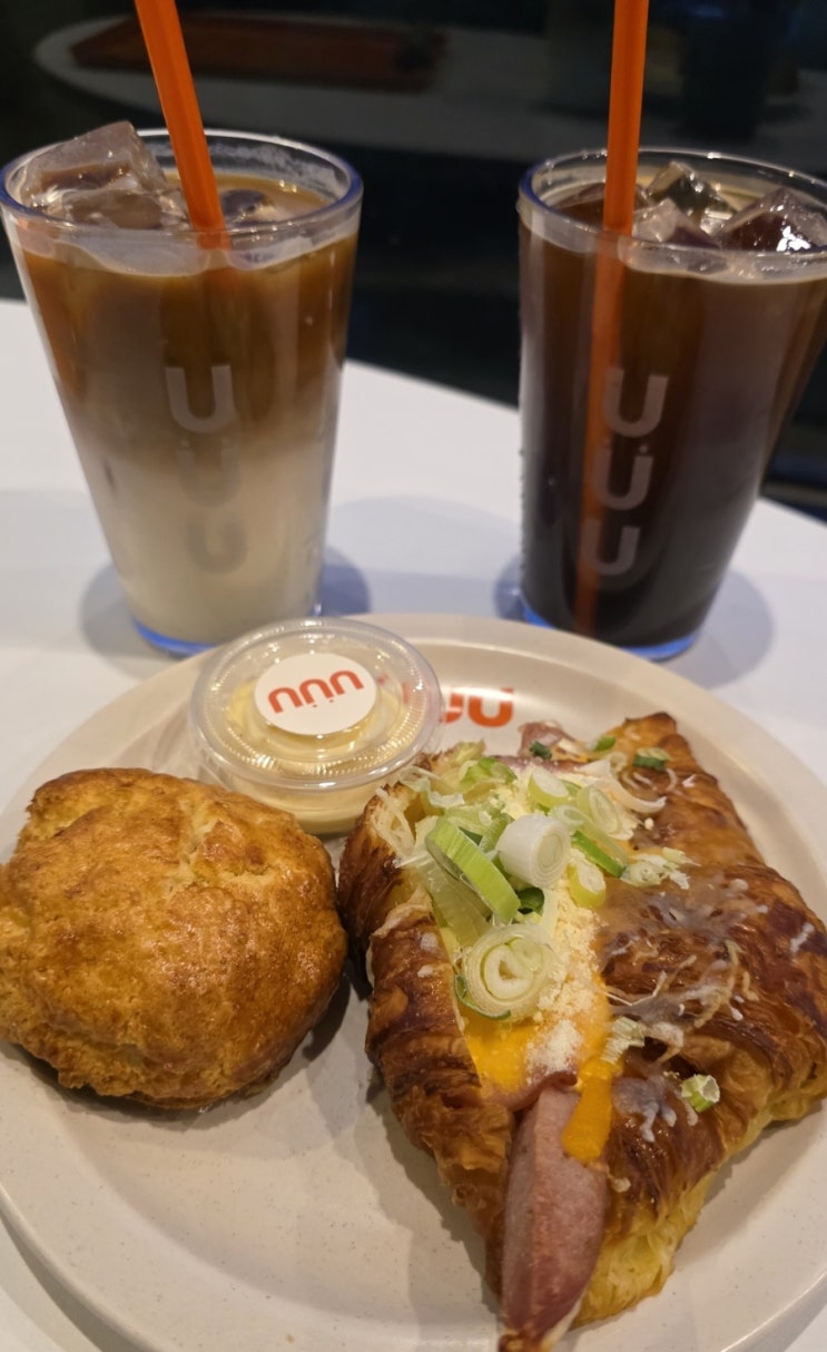  [김해삼방동]디저트도 맛있고 마운틴뷰로 분위기 좋은 김해 카페 'UUU(유유유)'