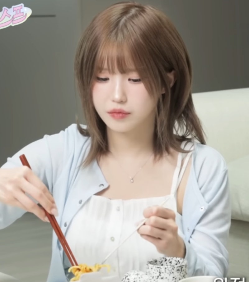[ 250724 프로미스나인 송하영 옷, 패션 정보 ] 유튜브 스튜디오