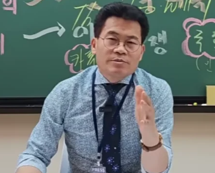 <b>국민의힘 당대표 후보</b> 김문수... 유튜버 <b>토론</b> 방송 잇따라 출연
