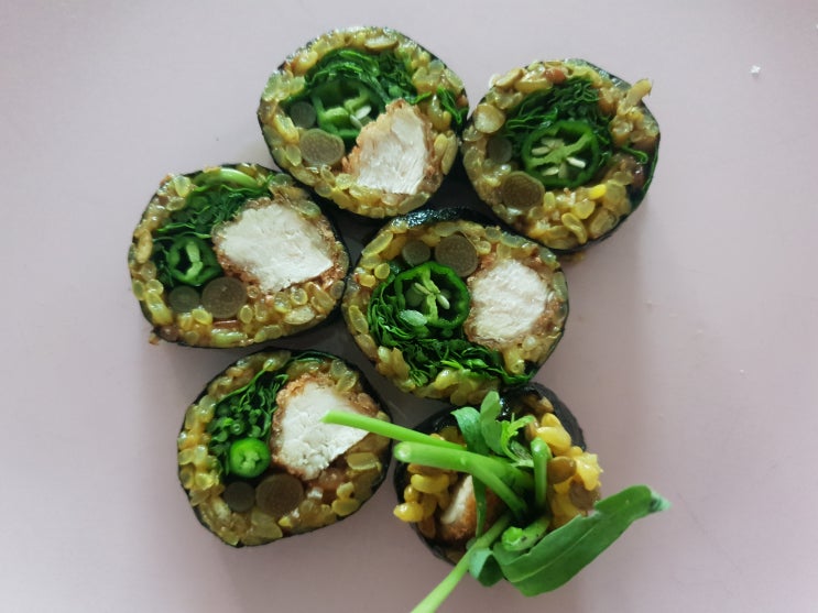 치킨텐더 마늘쫑 장아찌 루꼴라 김밥
