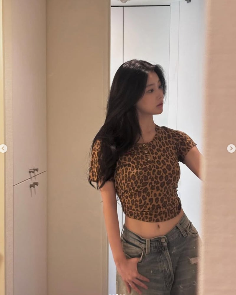 [단독포착] 강혜원, '레오파드 오프숄더' 반전 섹시美! 윙크 한 방에 韓 난리난 '걸크러시 핫....