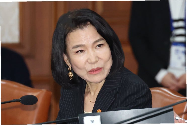<b>이진숙</b> 방통위원장 <b>휴가 반려 논란</b>: '대의'와 '책임' 사이... 