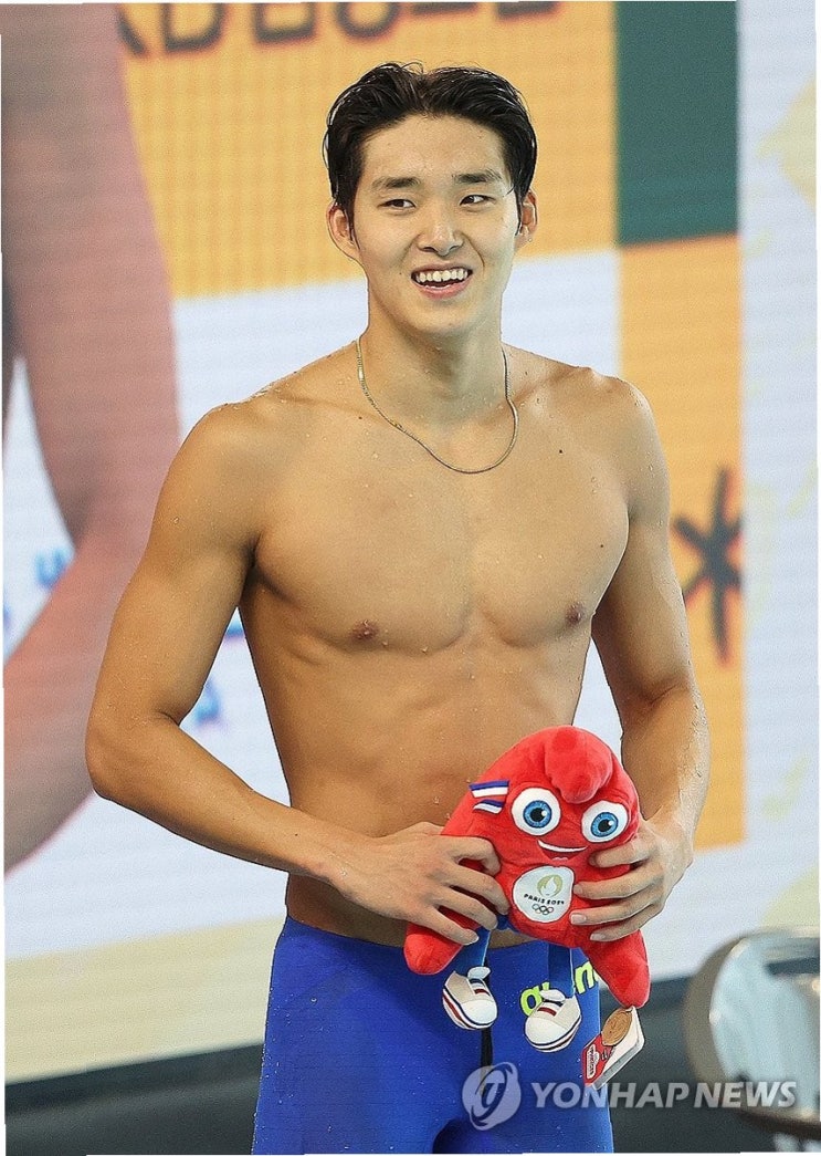 <b>김우민</b>, <b>세계선수권</b> 400m 결승 진출! '물 만난 물고기'처럼... 