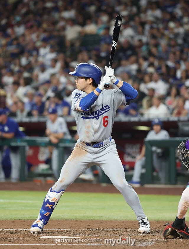 <b>김혜성</b>, <b>어깨</b> 통증에도 멀티히트 투혼 다저스 팬들 “진짜 MLB... 