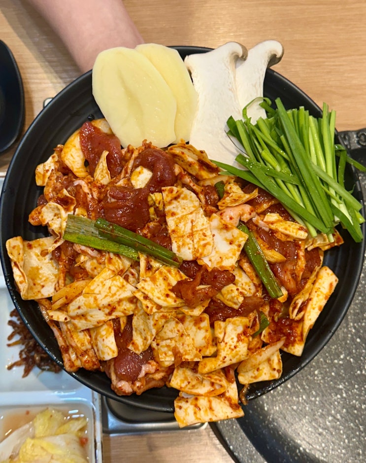  부산 범내골 오월가 잡내없는 유황오리고기 맛집