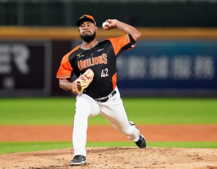 <b>키움</b>, 웰스 대체자로 'NPB 육성형 외인' CC<b>메르세데스 영입</b>... 
