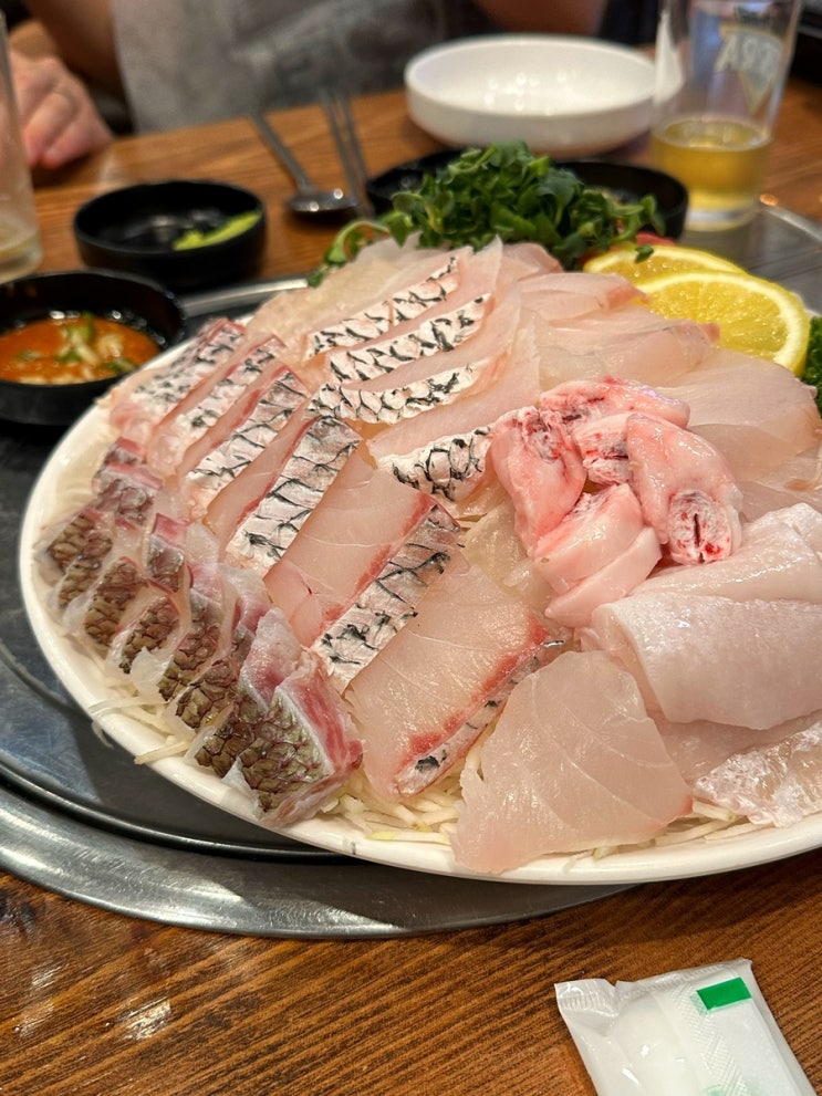  가락시장회센터 대게와 민어회 시세 2만원대 '용천수산' 가락시장 수산시장 가성비 (가격, 주차, 온누리상품권)