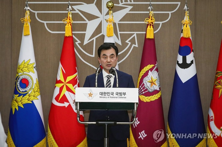 [<b>안규백 특전사 위로</b>] <b>안규백</b> 장관은 군인들과 만나 규백... 