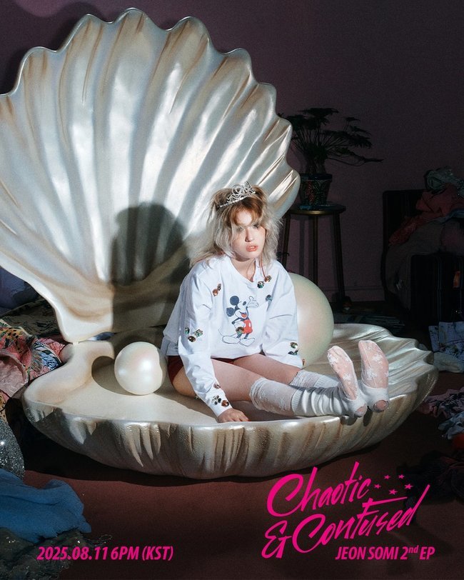  전소미, 오랜 공백을 깨고 미니 2집으로 컴백 - 8월 11일 Chaotic & Confused으로 두 번째 미니앨범 발매 / 레드벨벳 조이, 8월 18일 솔로로 돌아온다