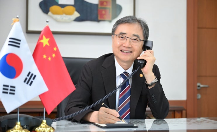 이재명 정부 첫 <b>한중 외교장관 통화</b>! 왕이 '정책 안정성... 