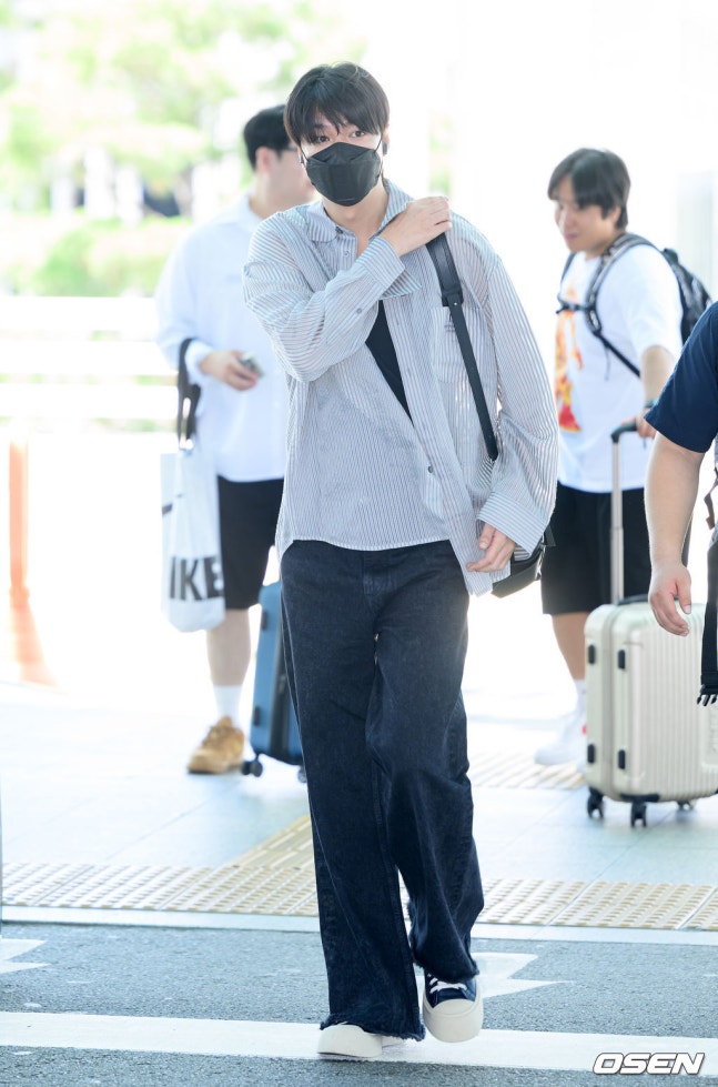  [공항패션] 이민호, '전지적 독자 시점' 프로모션 참석차 인천공항 출발️