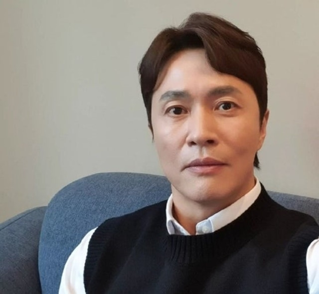 [속보] 가수 <b>김정민</b>, 93세 노모 떠나보내… '<b>기러기</b> 아빠' <b>생활</b>... 