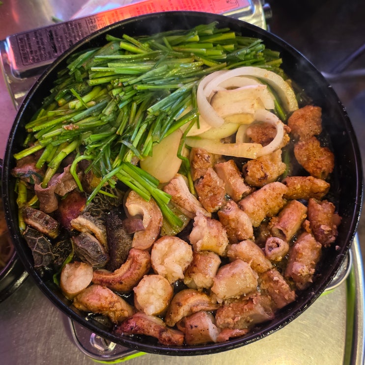  [신촌황소곱창] 신촌역 맛집 추천: 생모듬 곱창구이 - 노포 맛집