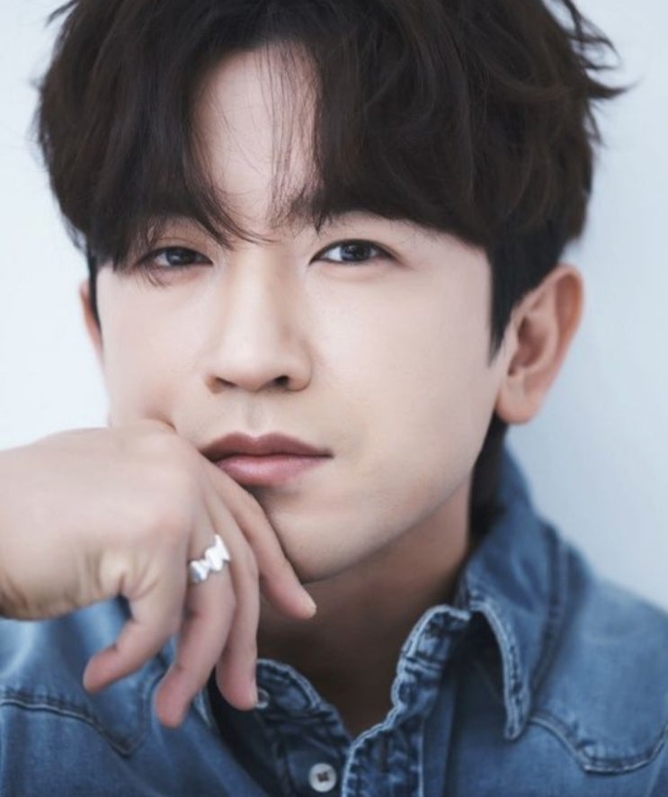 <연예가핫이슈> 이민우, '결혼 발표'도 놀라운데 예비신부 공개..."따뜻하게 축복해주길" [종합]