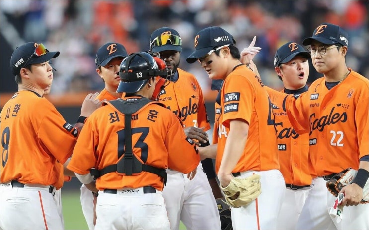 <b>1위</b> <b>한화</b>, '10연승 후유증' 극복할까? LG의 <b>추격</b> 속, 여름 고비... 