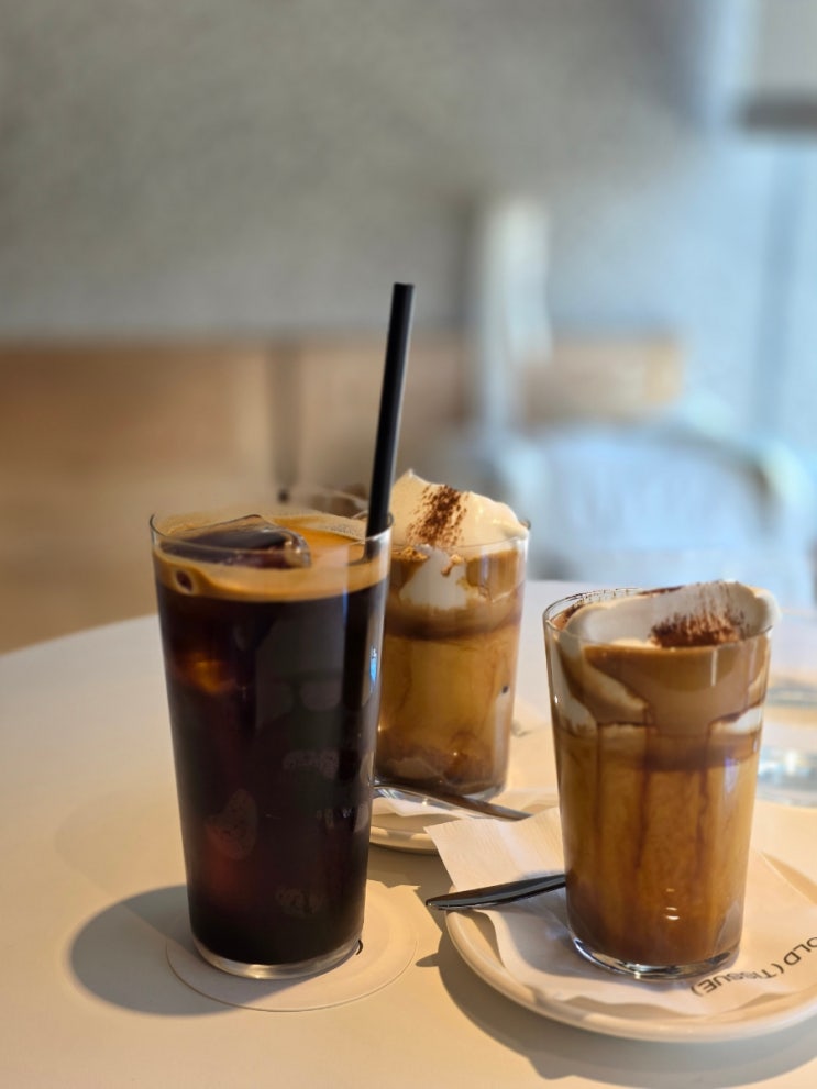  용산카페 볼드핸즈에서 아인슈페너 마시기 : 커피가 맛있는 카페