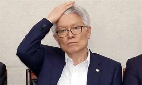 <b>인사</b>혁신처장, 과거 발언 논란에 정치권 ‘들썩’…<b>공직자</b> 자질... 