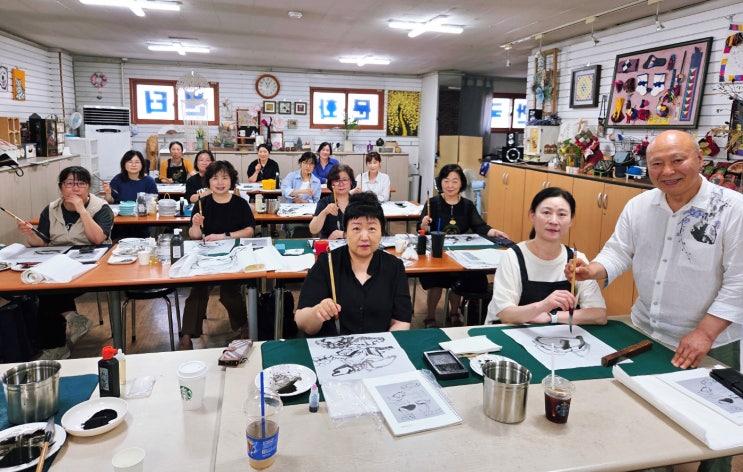  '붓 끝에 스민 감성, 먹으로 피어나다' 한국문화센터 수묵화 1급 세미나에서 만난 정응균 작가의 화법과 철학