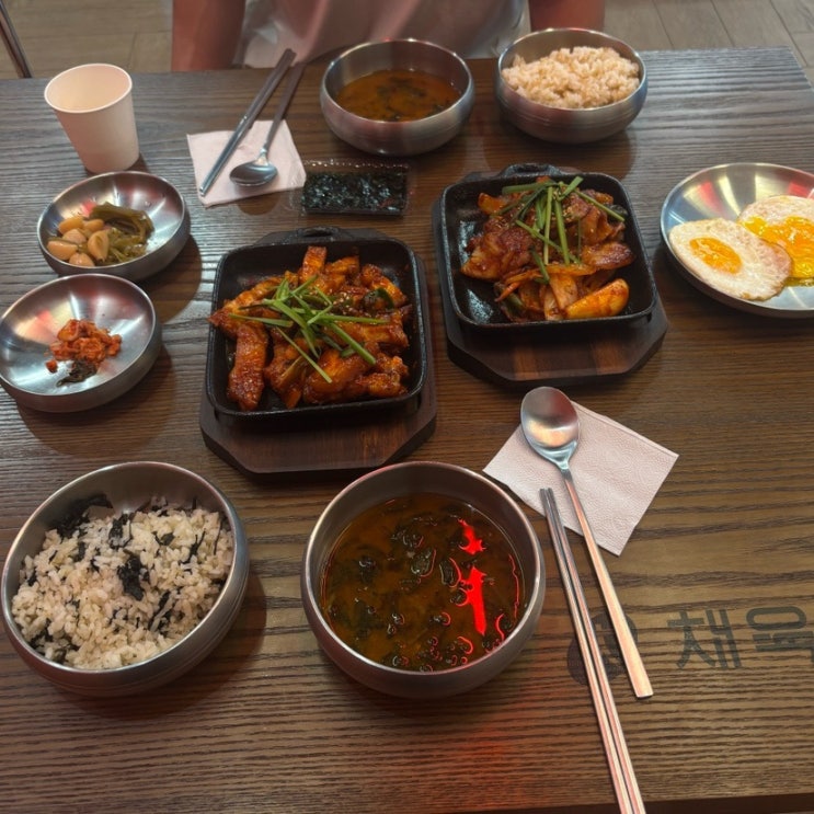  성수 맛집  / 신선한 무한리필 쌈채소 와 다양한 한식메뉴 [ 채육식당 성수점 ]