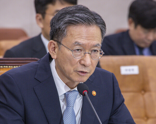 <b>정성호</b> 법무장관, 검찰에 공직자·기업인 '<b>과잉수사 자제</b>... 