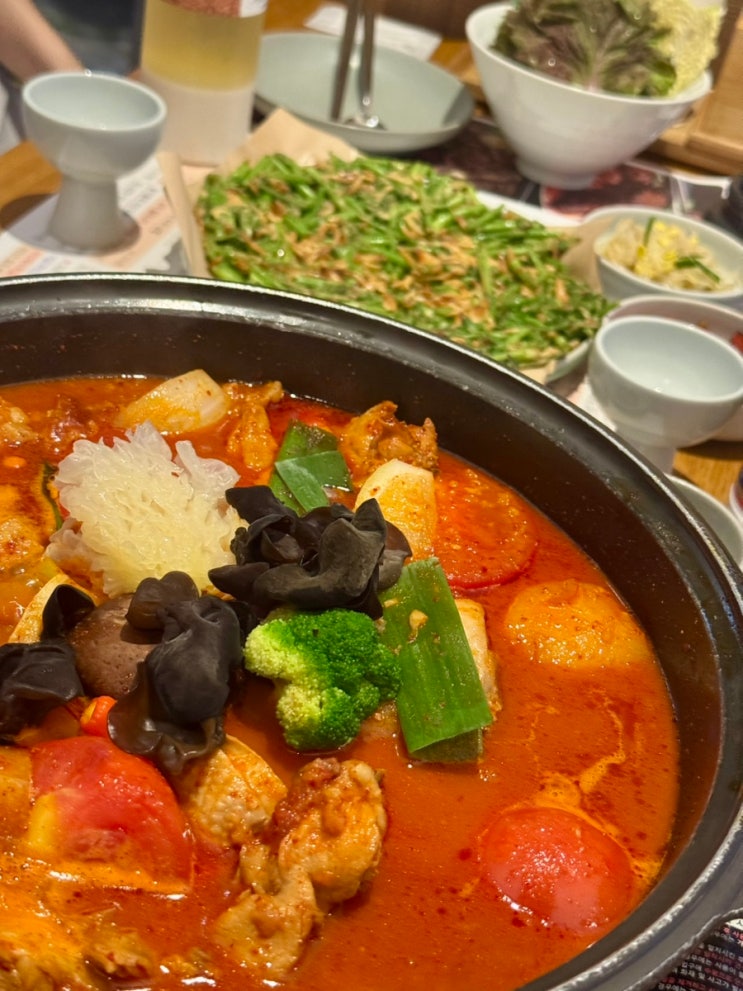  양재역 맛집 가족 모임부터 단체 회식까지 가능한 한식 공간 부안애서 서초점