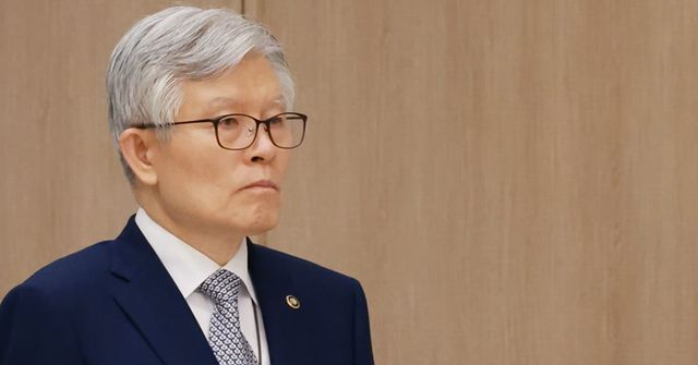  '막말 논란' 최동석, 국무회의서 “요새 유명해져 대단히 죄송”