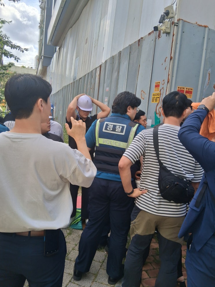 "소액 채권자의 점거,경찰은 왜 '블루앤파트너스'의 편을 드는가"