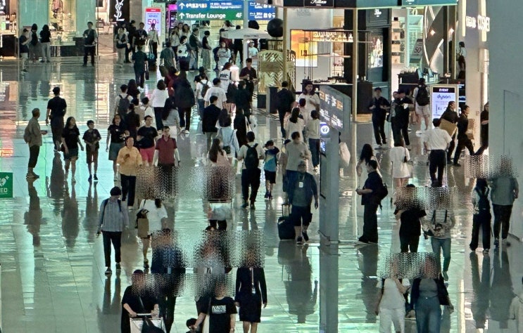 본격적인 성수기...인천공항 휴가 인파 절정
