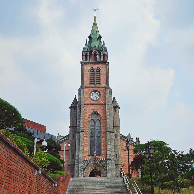  서울 명동성당 개방 미사시간 기념품 명동놀거리 추천