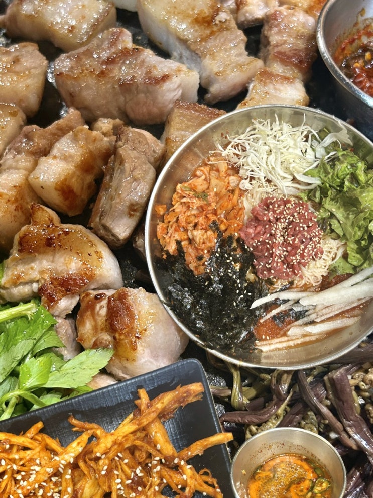  너 삼겹살, 오겹살에 재능 있어 계속해 < 온유월솥뚜껑삼겹살 본점 >