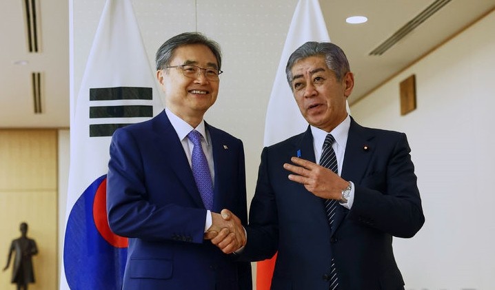 <b>조현</b> 외교장관, 日 이와야... “미래지향적 <b>한일관계</b> 공감대”