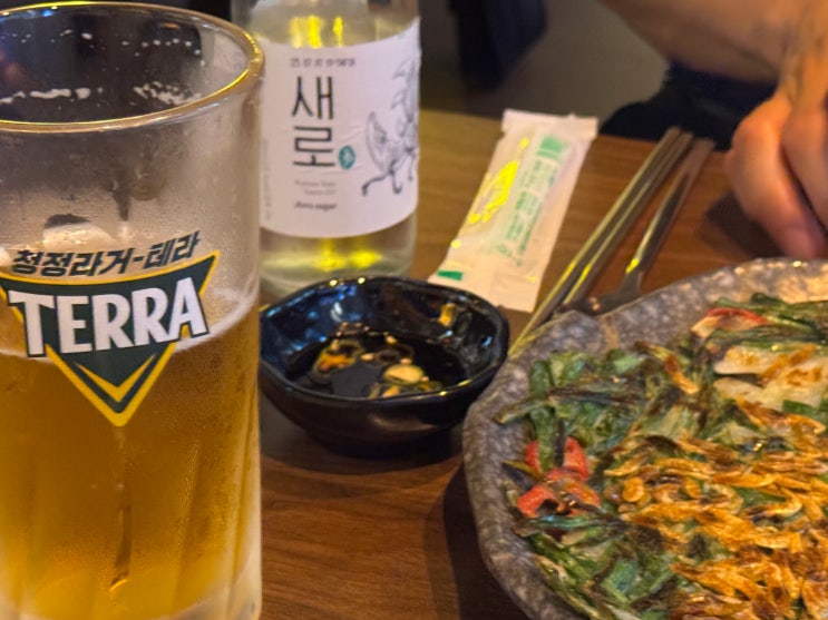  종각역술집 수작｜보리새우 부추전과 닭목살 대파구이에 취하다