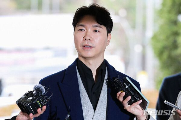 <b>박수홍</b>, 식품업체 대표 협박혐의 <b>피소</b> "<b>무고</b> 맞대응"