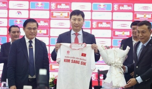 베트남 축구<b>감독</b> <b>김상식</b> 연봉 및 이력(베트남<b>우승</b>)