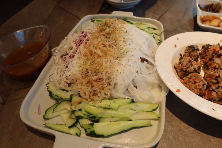  부산 수영구 맛집 '가야왕족 연산토곡점' 솔직 후기 (+냉채 족발, 족발주먹밥, 주차 등)