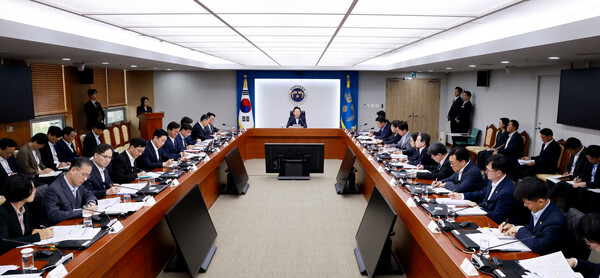 이 대통령, <b>배임죄 남용</b> 기업활동 위축···외국 기업인들... 