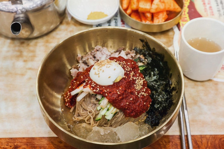  부드러운 면과 특제 소스가 매력적인 여주 막국수, 천서리 강계봉진막국수