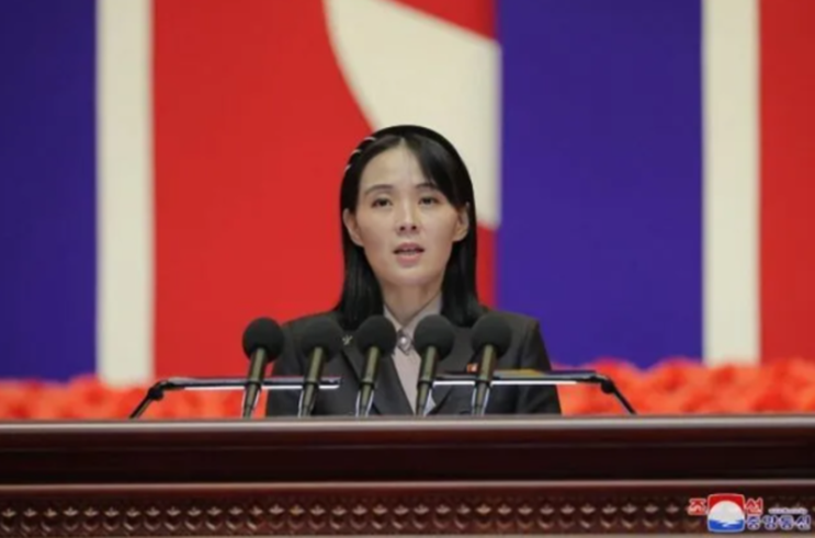 <b>김여정</b> “조‧미 접촉... ‘희망’일뿐”…<b>핵 보유국</b> 간의 대결... 
