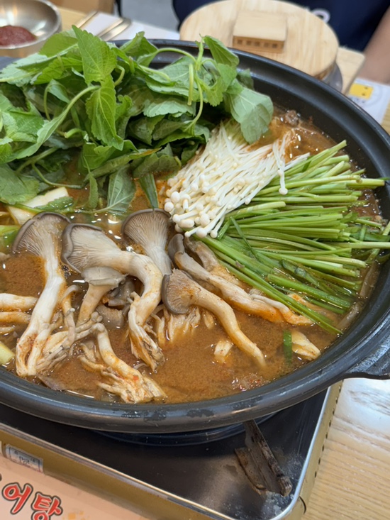  산본맛집 | 흑염소 전골과 솥밥 백세흑염소추어탕 산본 본점 리뷰