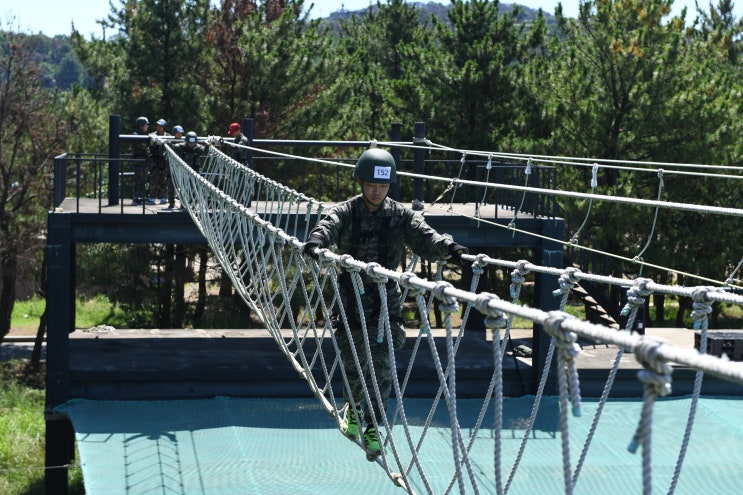  [포토]2025 해병대 여름캠프 빨간 명찰 도전! 해병대 캠프서 하나된 300명의 청춘 자긍심과 도전정신을 심다