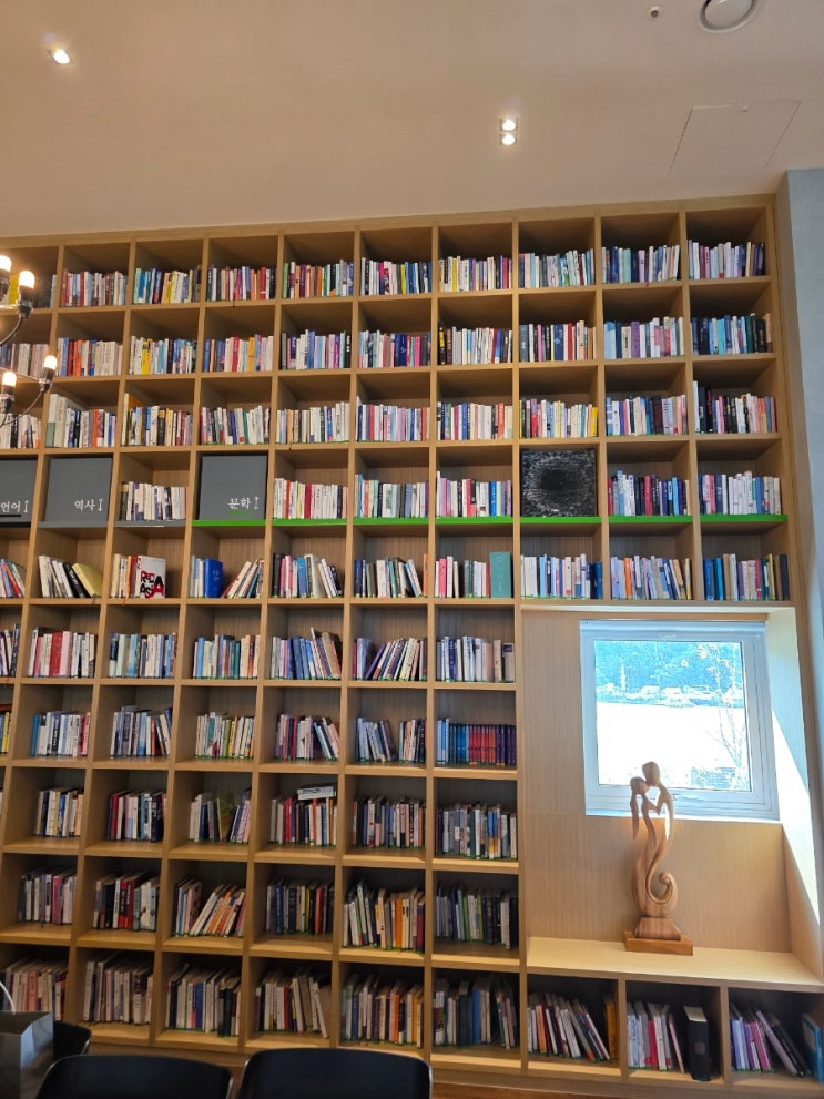  양양 북카페 추천! ‘카페 로그(book cafe log)’에서 아이들과 책 읽으며 보내는 여유로운 휴가