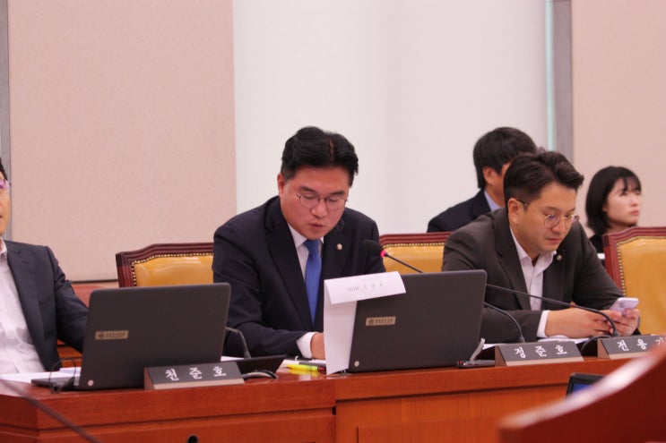 국토교통부 <b>장관</b> 인사청문 경과보고서 <b>채택</b>