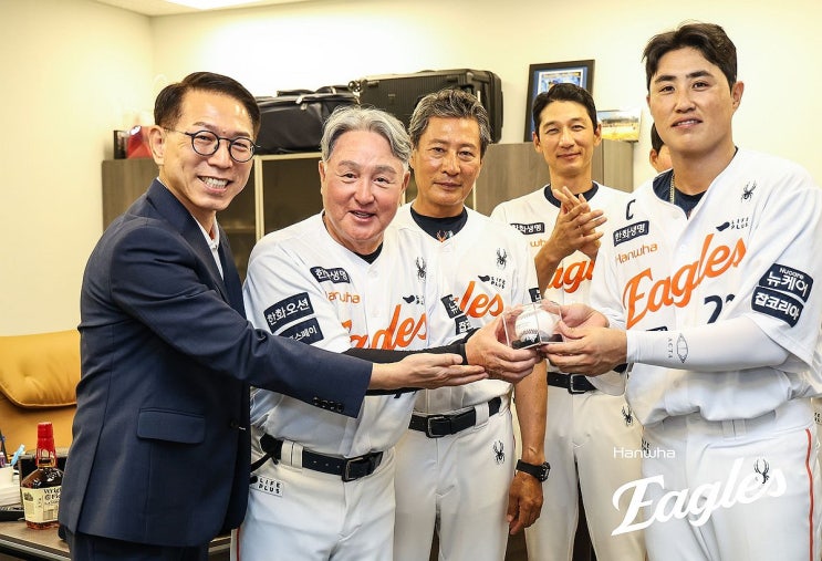 <b>한화</b>이글스 <b>손아섭</b> <b>전격 영입</b> 복귀시점은? 김경문 감독 100승