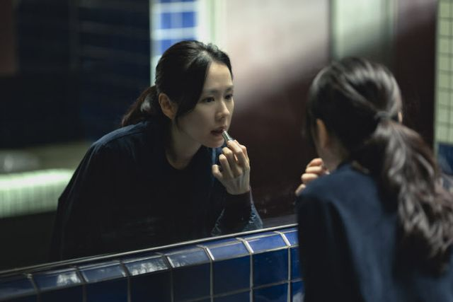 '어쩔수가없다' 손예진, 7년 만에 영화 복귀…강인한 아내로 새 얼굴